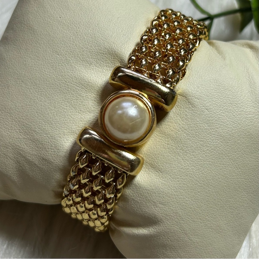Vintage faux pearl popcorn chain magnetic closure gold tone bracelet